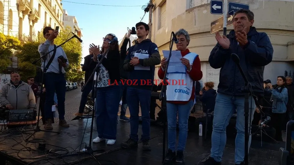 Con un enorme apoyo popular, se desarrolló la Marcha Nacional Universitaria en Tandil